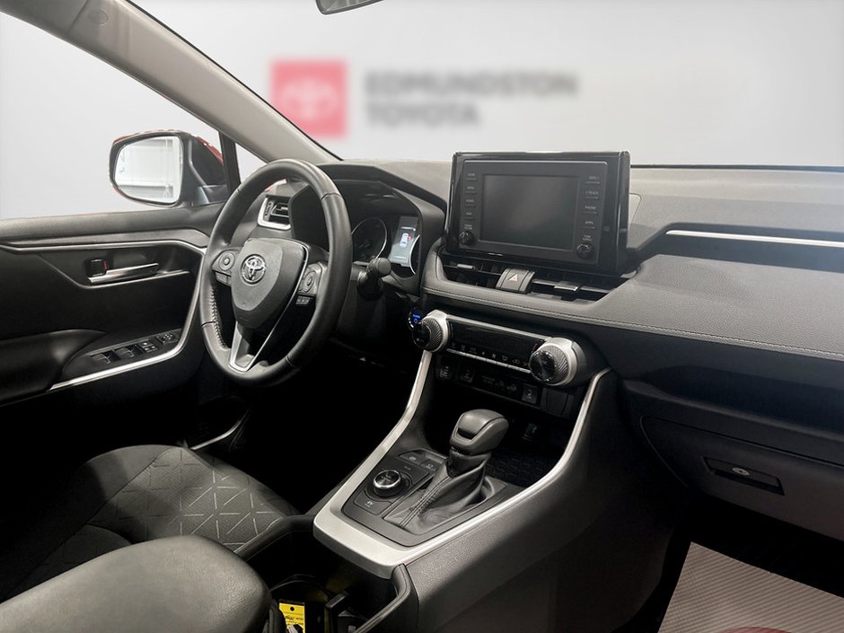 2022 Toyota RAV4 HYBRID Hybrid XLE-6