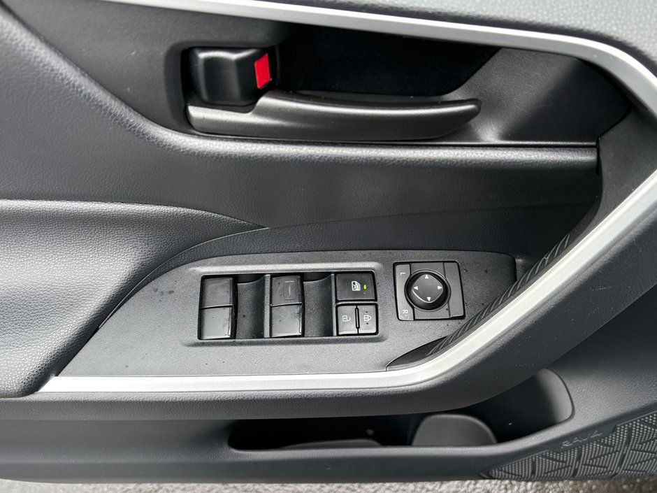 Toyota RAV4 LE AWD LE 2019-9