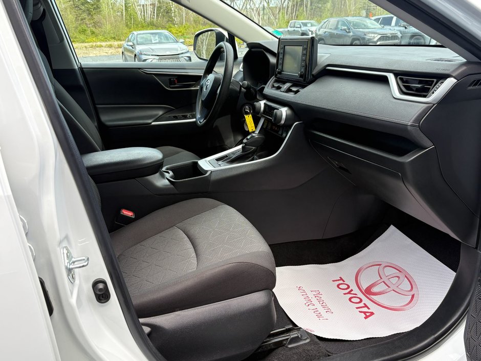 Toyota RAV4 LE AWD LE 2022-18