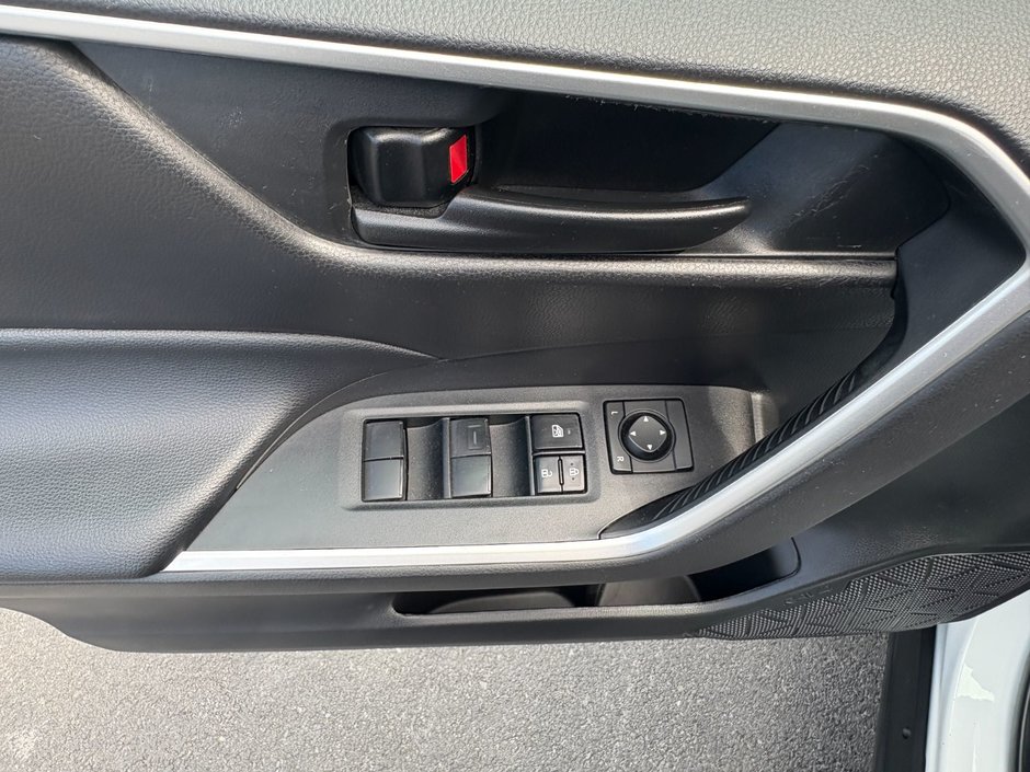 Toyota RAV4 LE AWD LE 2022-9