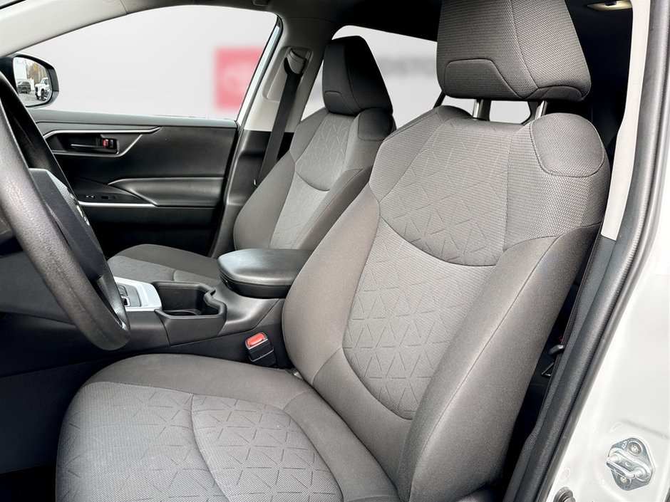 Toyota RAV4 LE LE 2022-10