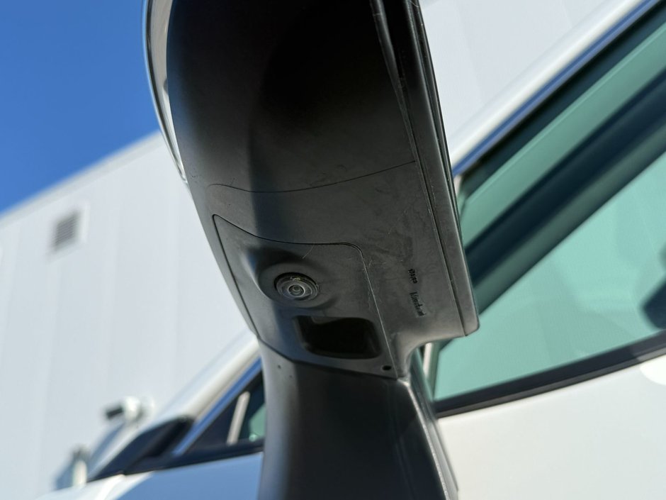 Toyota RAV4 Limited 2023-8