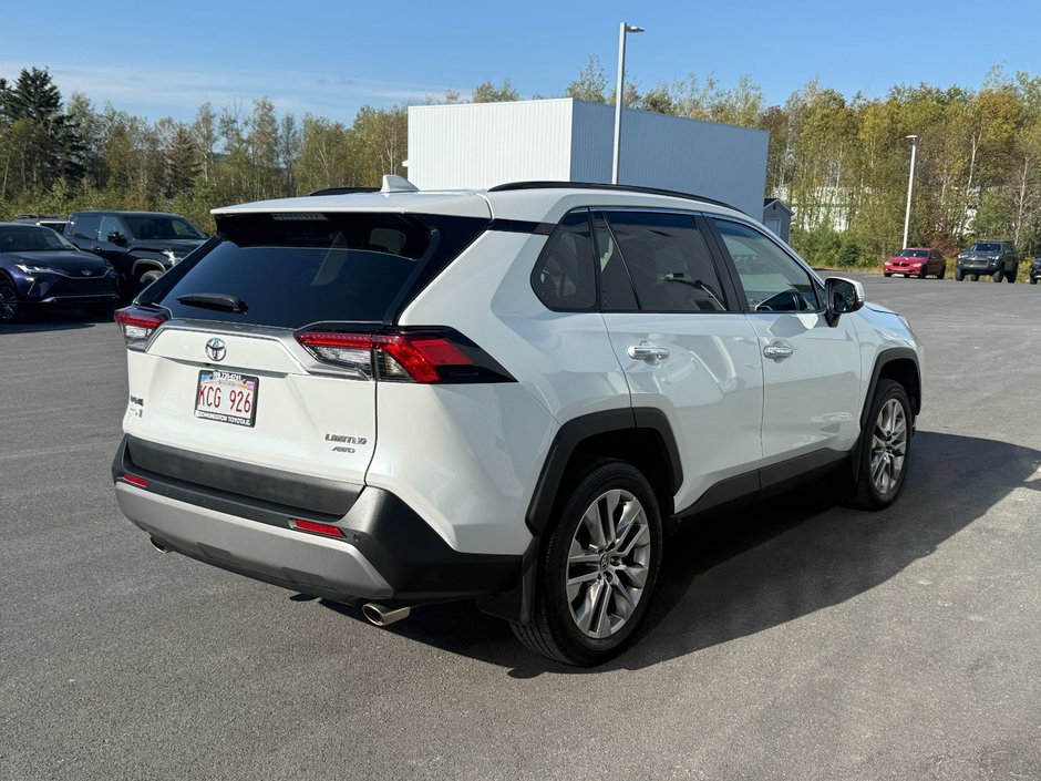 Toyota RAV4 Limited 2023-4