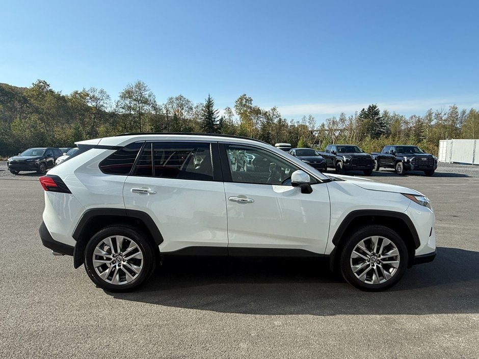 Toyota RAV4 Limited 2023-5