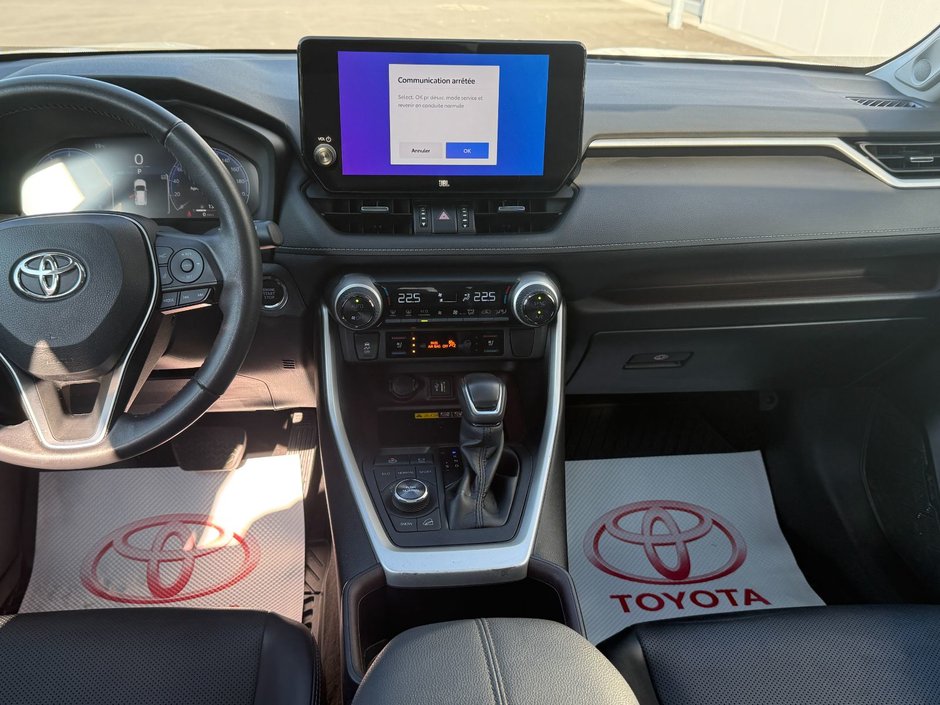 Toyota RAV4 Limited 2023-16