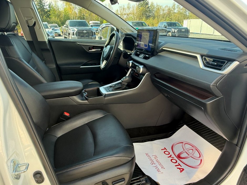 Toyota RAV4 Limited 2023-20