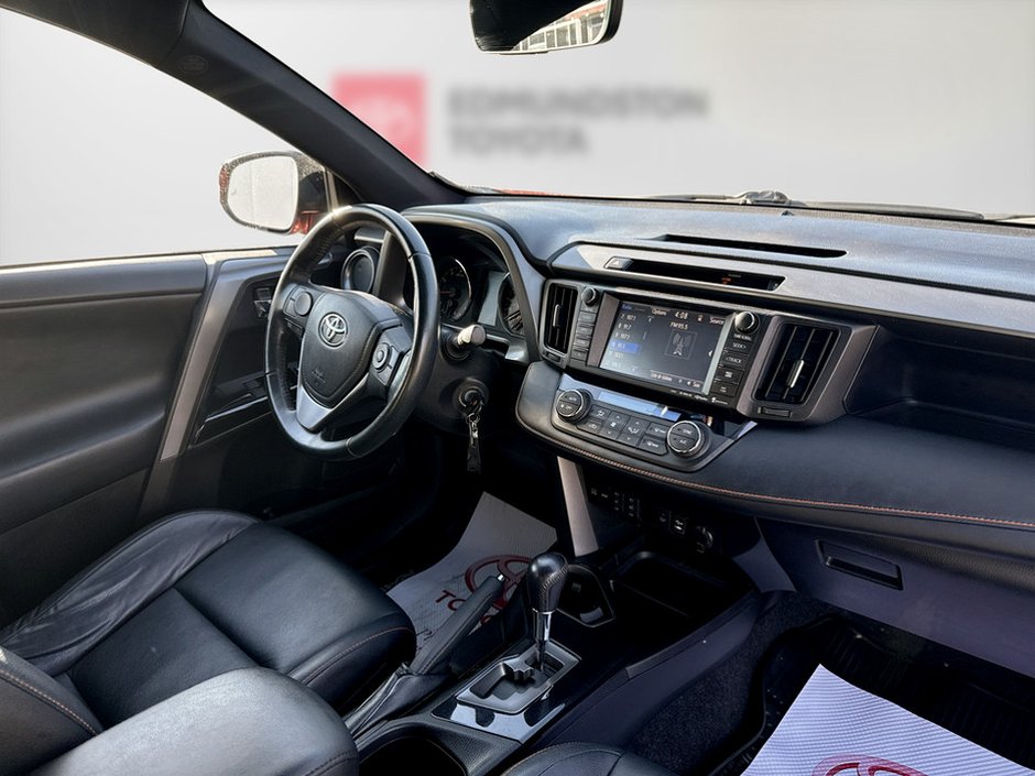 2016 Toyota RAV4 SE-12