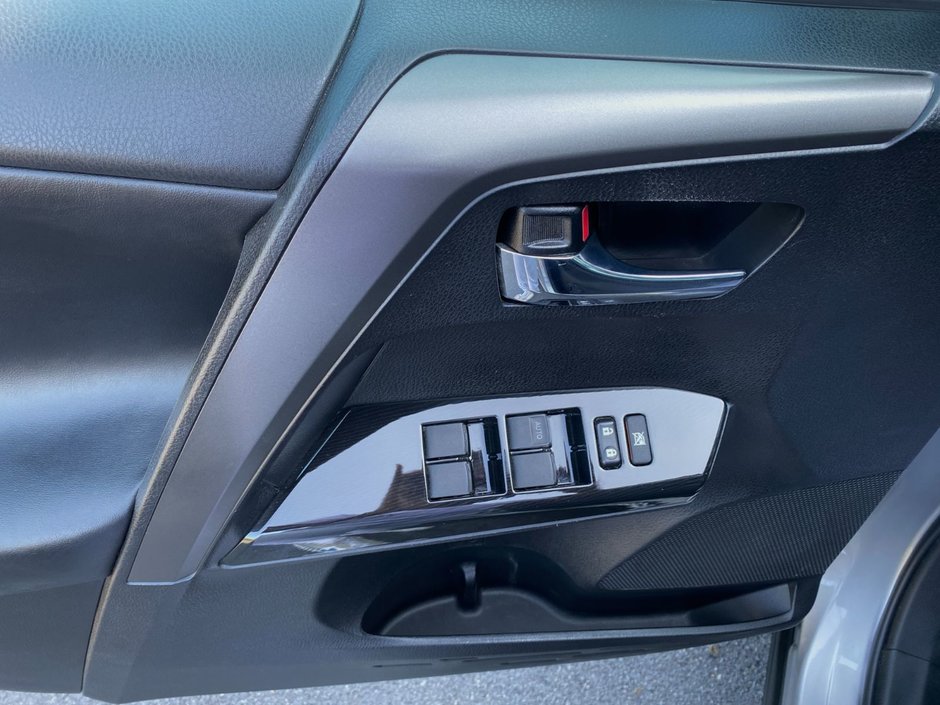 Toyota RAV4 SE SE 2017-8