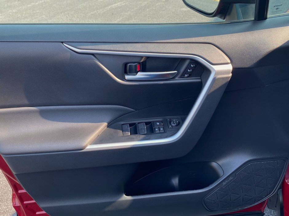 2023 Toyota Rav4 XLE Premium XLE-9
