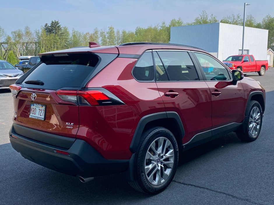 2023 Toyota Rav4 XLE Premium XLE-4