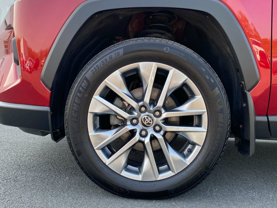 2023 Toyota Rav4 XLE Premium XLE-8