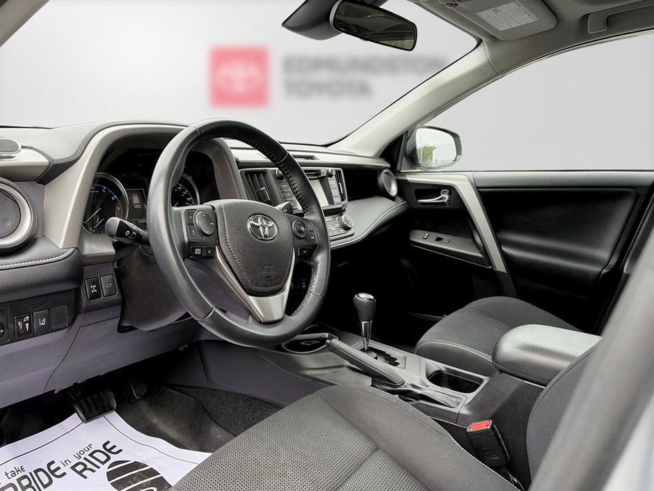 Toyota RAV4 XLE 2017-12