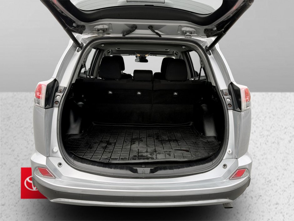 Toyota RAV4 XLE 2017-14