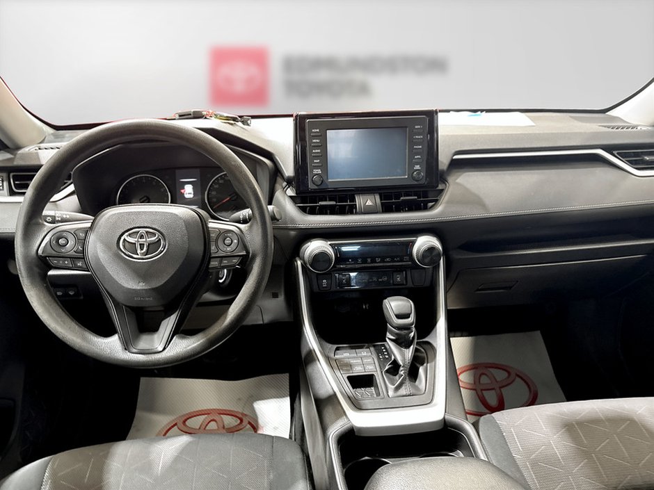 Toyota RAV4 LE 2019-8