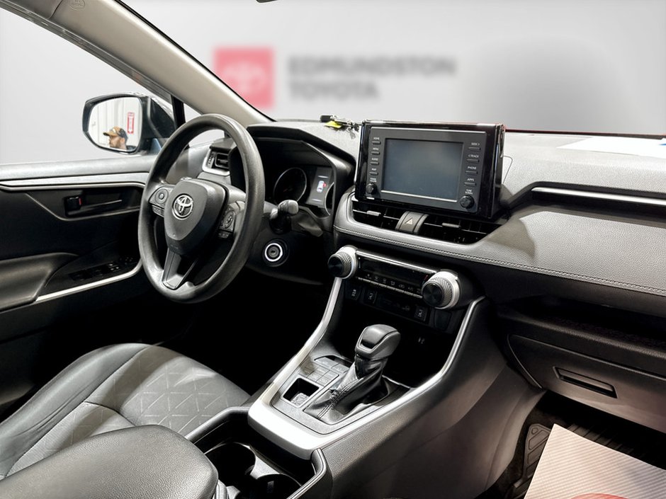 Toyota RAV4 LE 2019-12