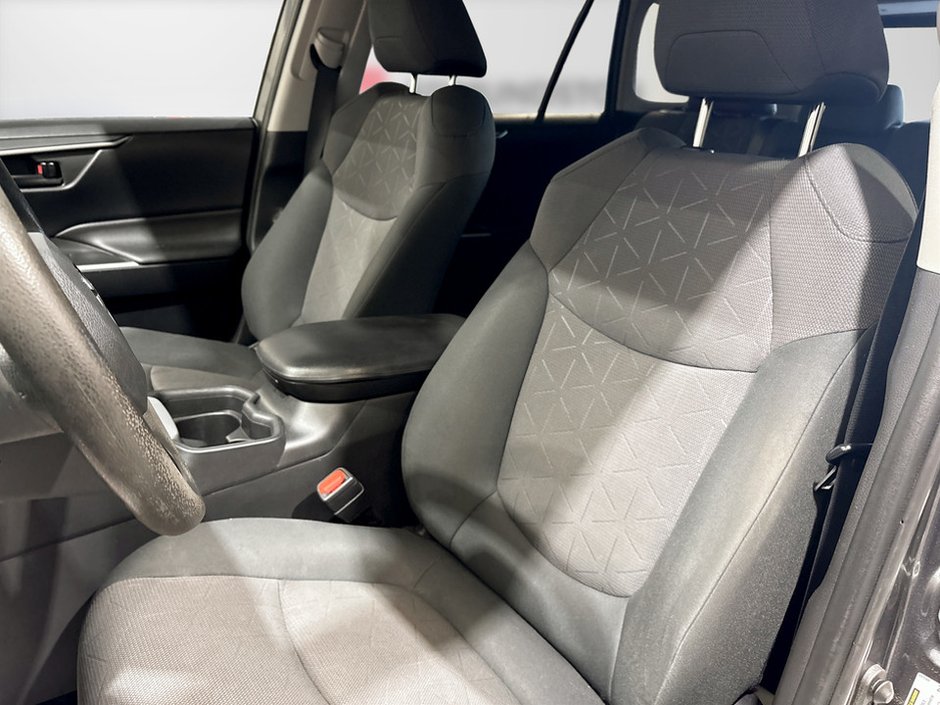 Toyota RAV4 LE 2019-10