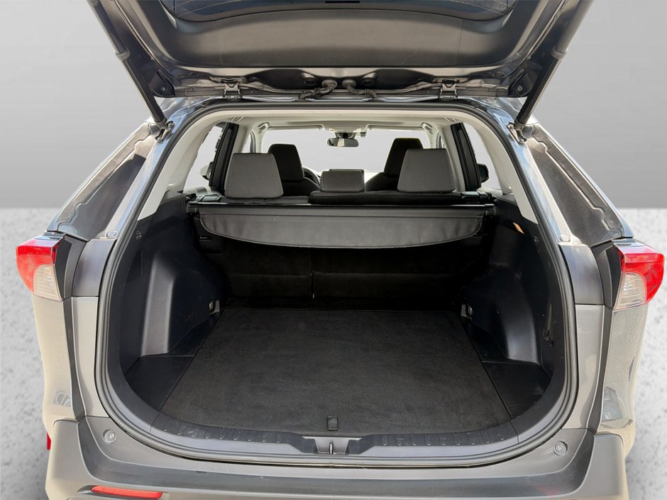 2021 Toyota RAV4 XLE-14