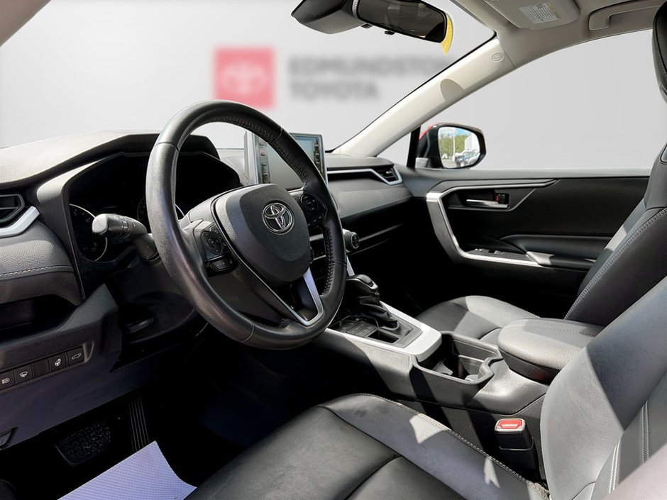 2021 Toyota RAV4 XLE-12