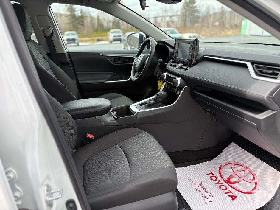 2022 Toyota RAV4 LE-17