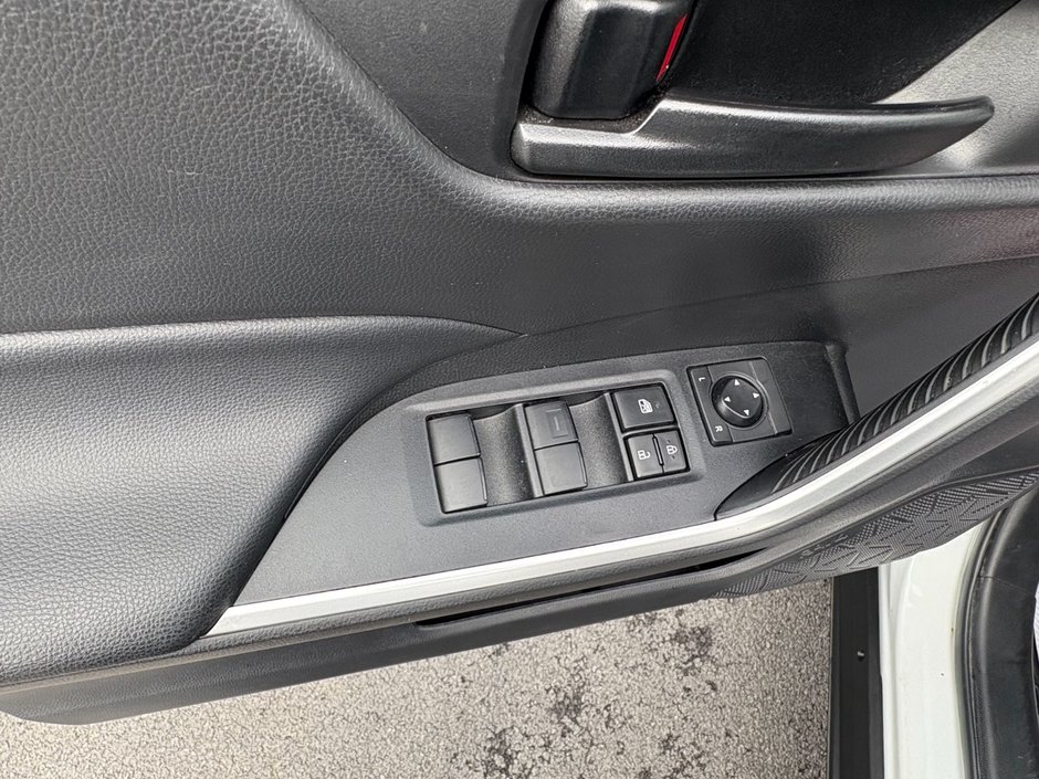 2022 Toyota RAV4 LE-10