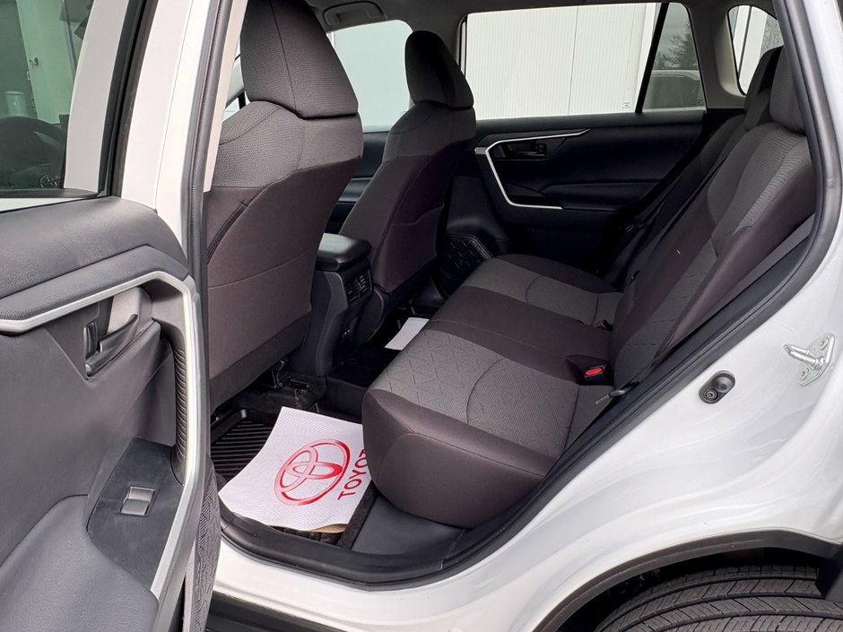 2022 Toyota RAV4 LE-14