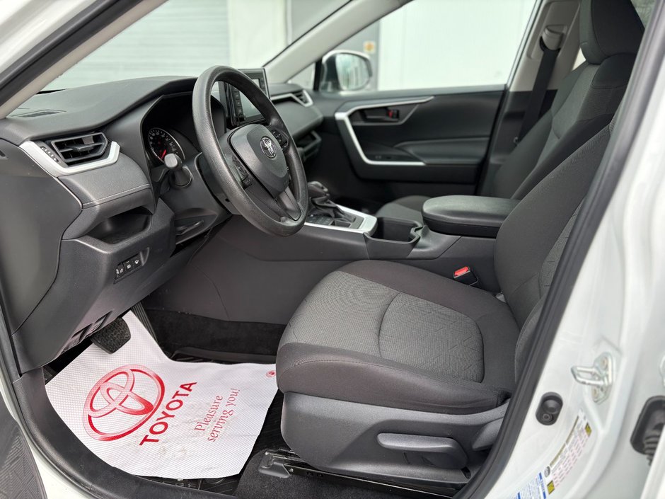 2022 Toyota RAV4 LE-11