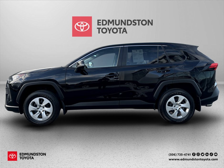 Toyota RAV4 LE 2022-1