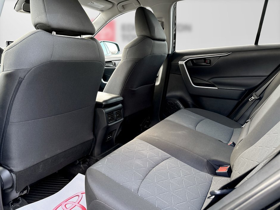 Toyota RAV4 LE 2022-12