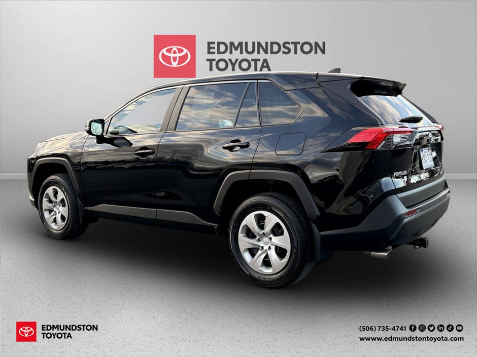 2022 Toyota RAV4 LE-2