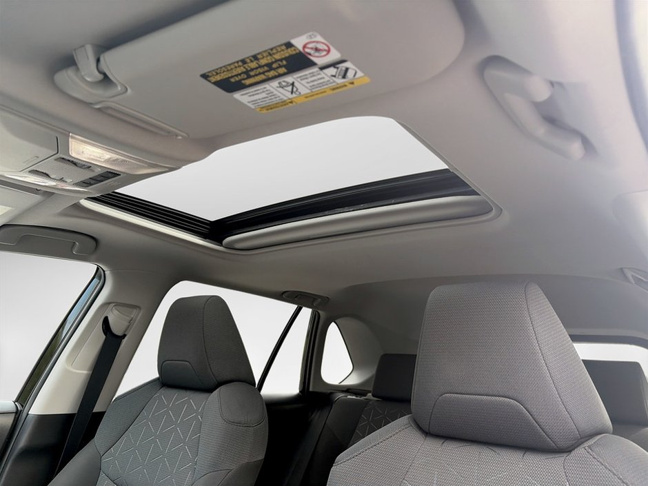 Toyota RAV4 XLE 2022-9