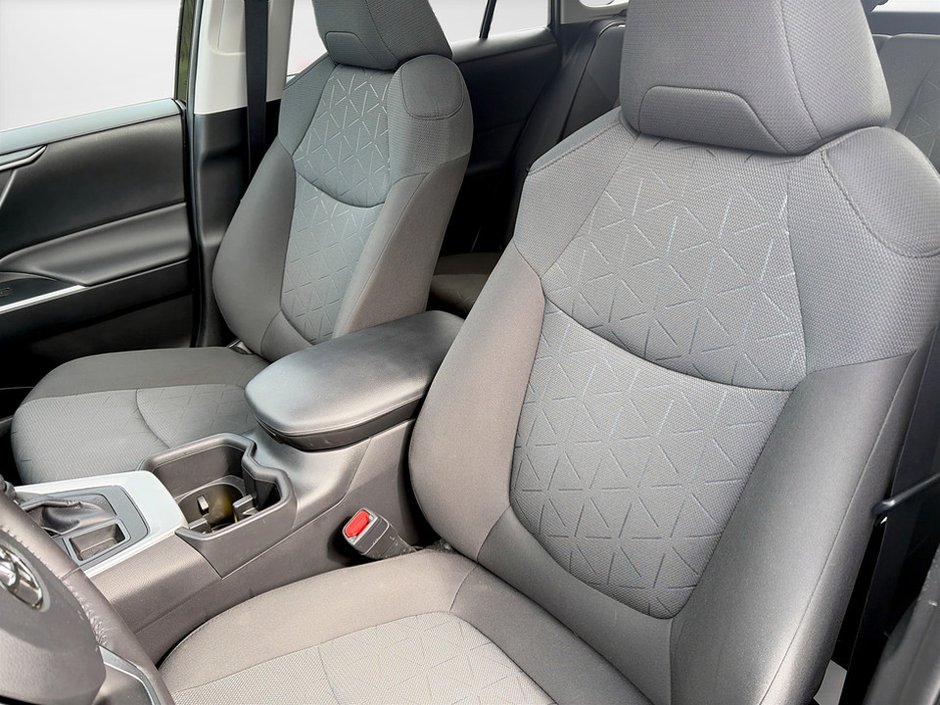 Toyota RAV4 XLE 2022-8