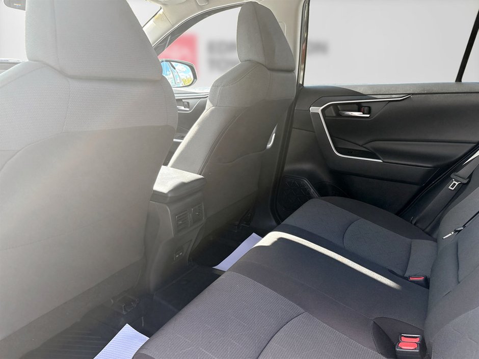 2022 Toyota RAV4 XLE-13