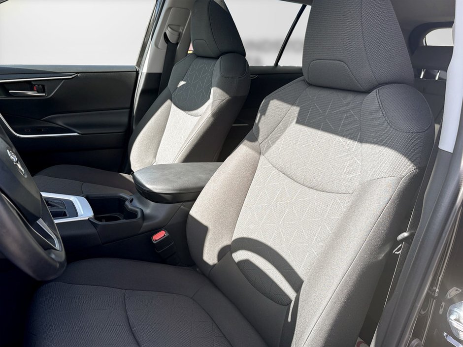 2022 Toyota RAV4 XLE-8