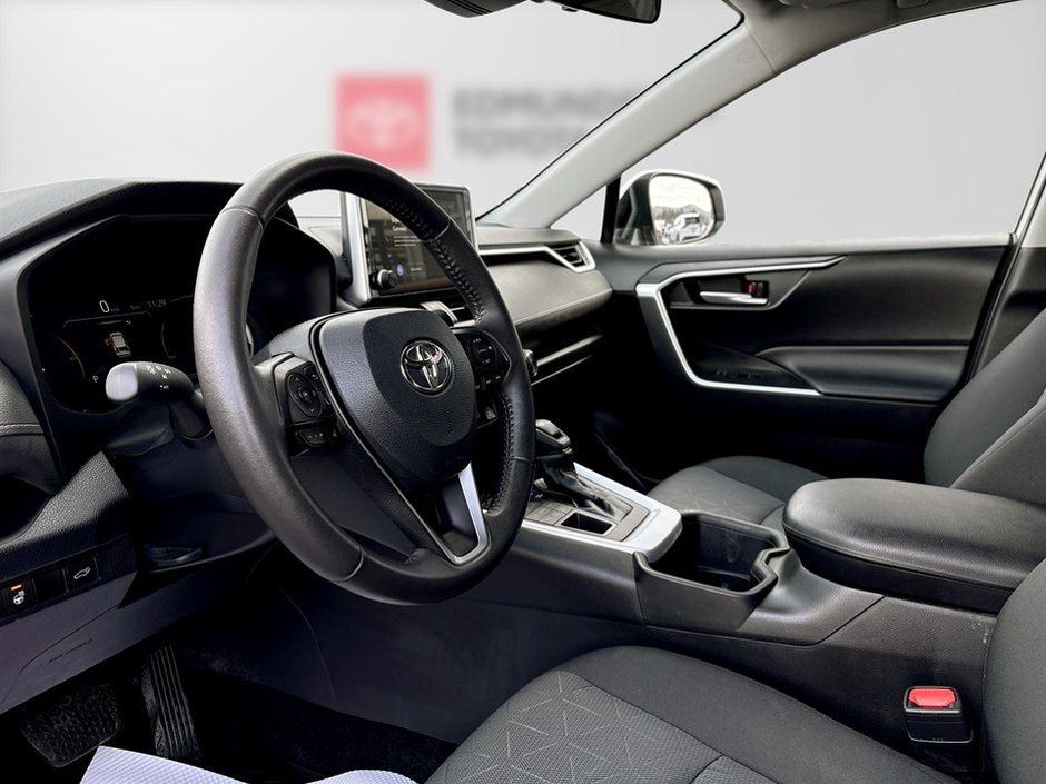 2023 Toyota RAV4 XLE-11