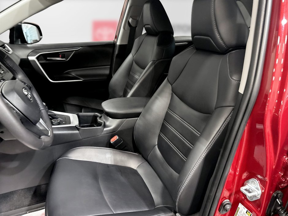 2023 Toyota RAV4 Hybrid XLE-8