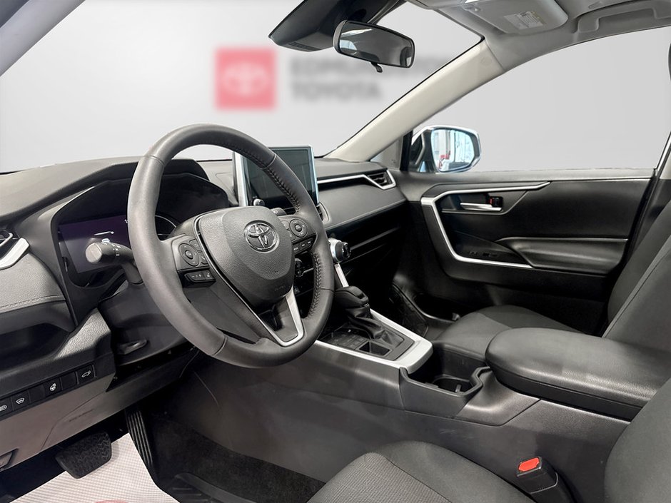 2024 Toyota RAV4 XLE-6