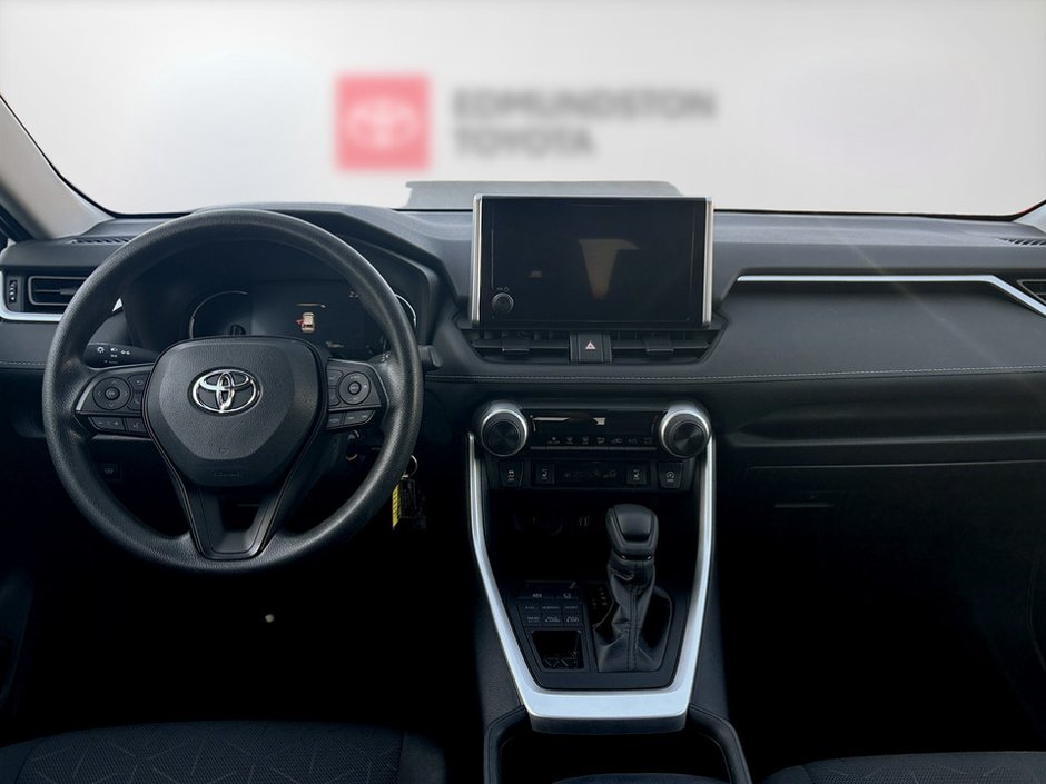 Toyota RAV4 LE 2024-10
