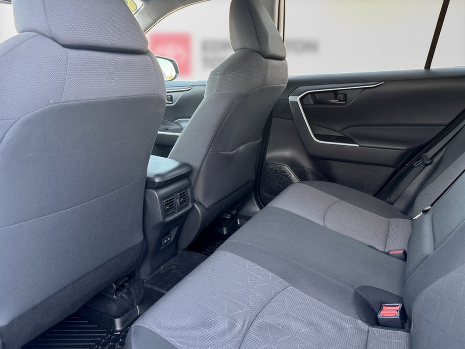Toyota RAV4 LE 2024-12
