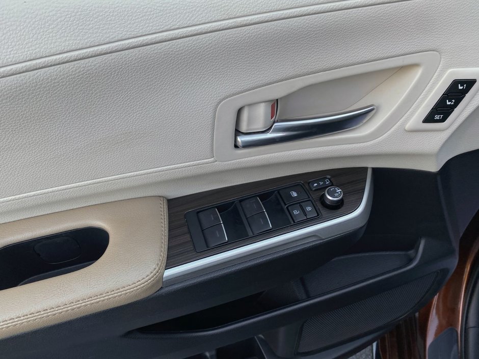 2022 Toyota SIENNA HYBRID LIMITED Limited-8