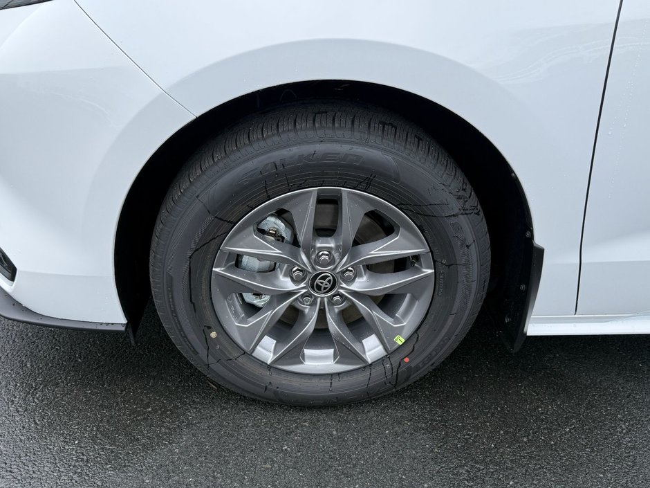 2025 Toyota SIENNA LE 8 PLACES LE-8