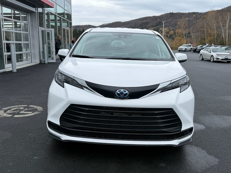 2025 Toyota SIENNA LE 8 PLACES LE-7