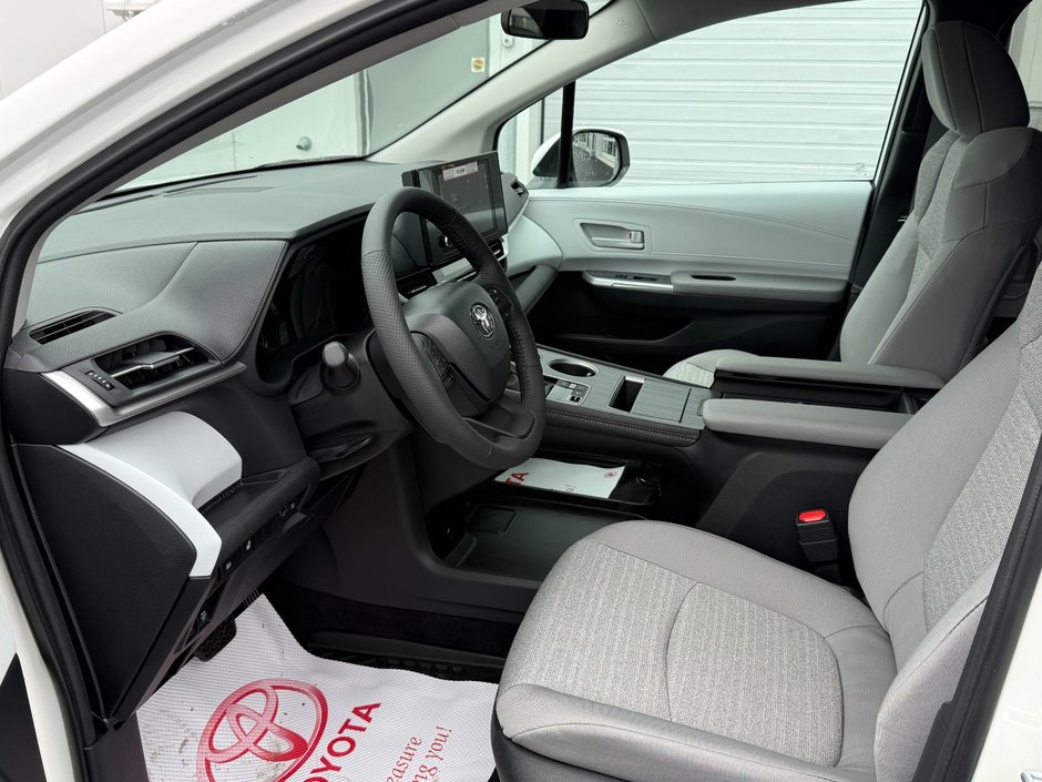 2025 Toyota SIENNA LE 8 PLACES LE-9