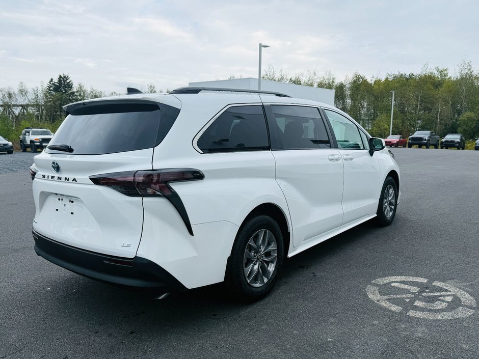 Toyota Sienna Hybrid LE  8-PASS 2025-4