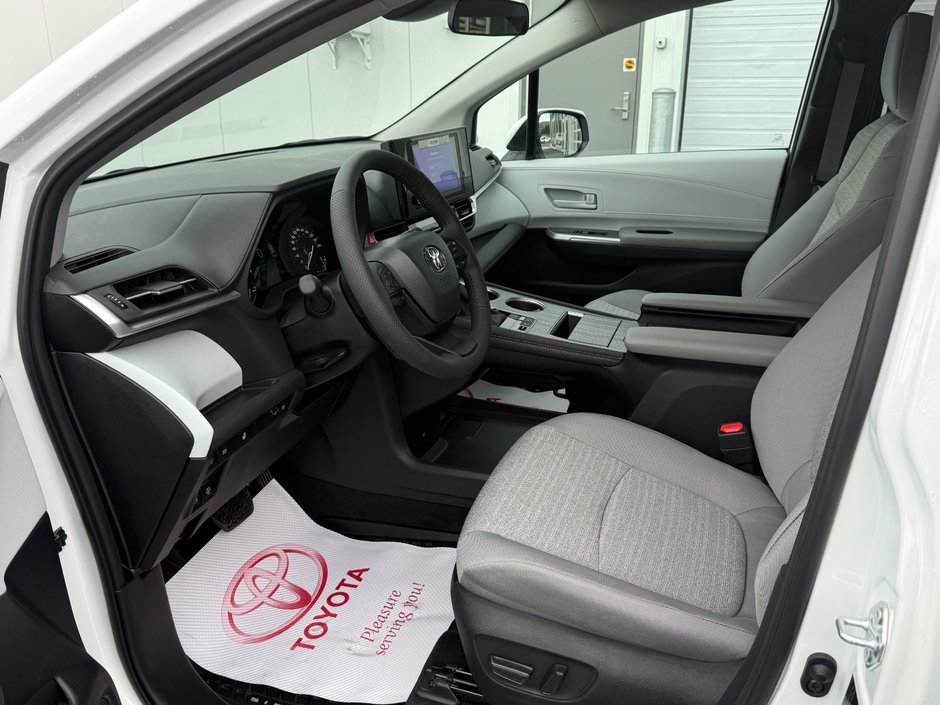 Toyota Sienna Hybrid LE  8-PASS 2025-9
