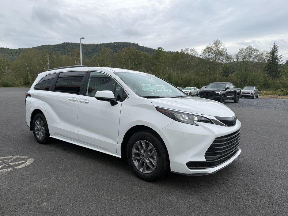 Toyota Sienna Hybrid LE  8-PASS 2025-6