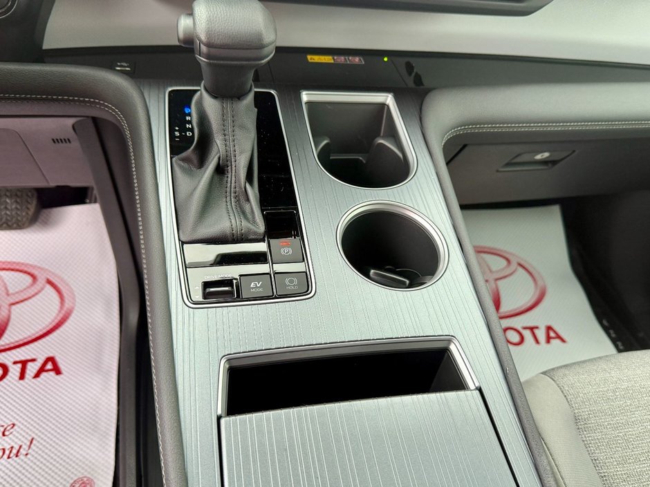 Toyota Sienna Hybrid LE  8-PASS 2025-15