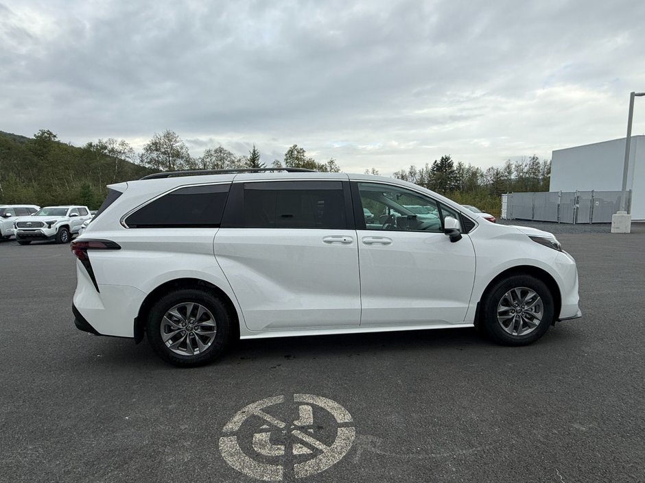 Toyota Sienna Hybrid LE  8-PASS 2025-5