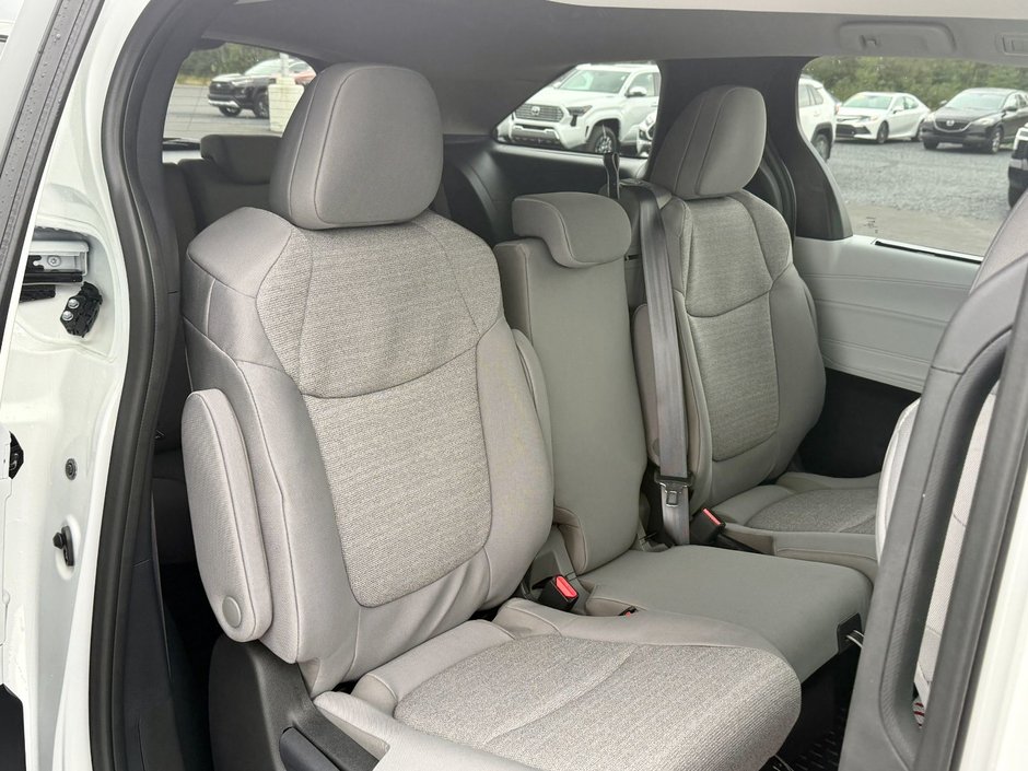 Toyota Sienna Hybrid LE  8-PASS 2025-22