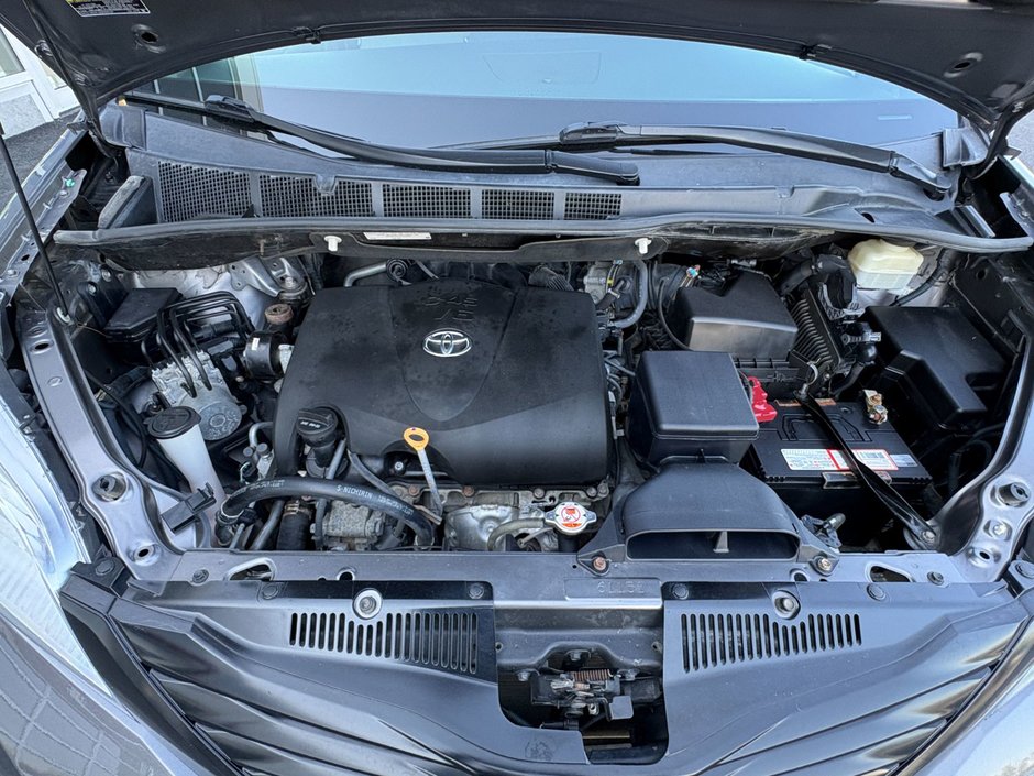 2017 Toyota Sienna LE FWD-16