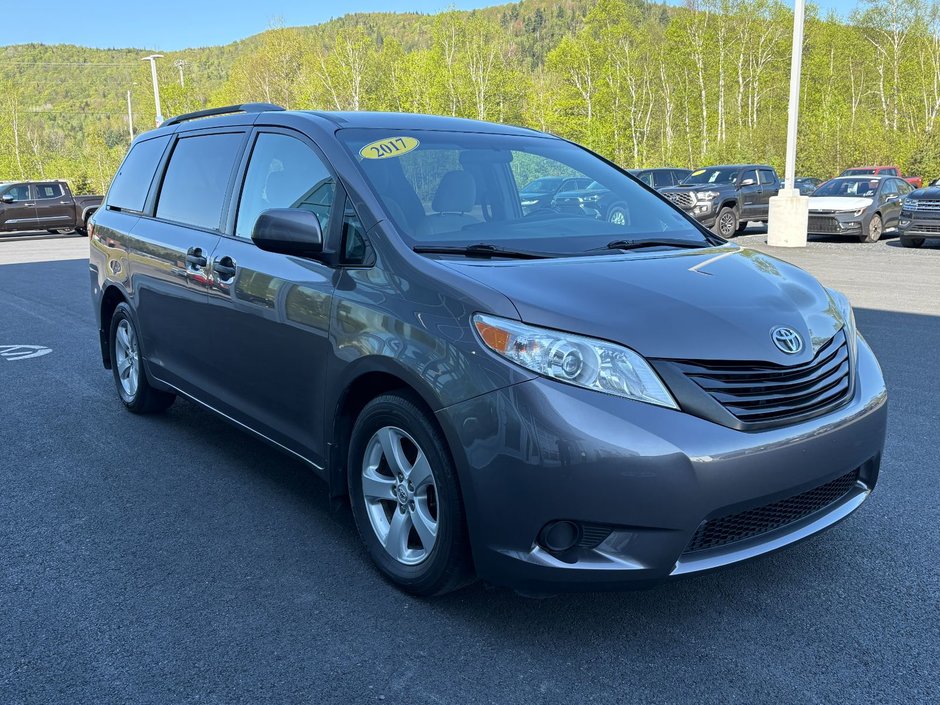 2017 Toyota Sienna LE FWD-2